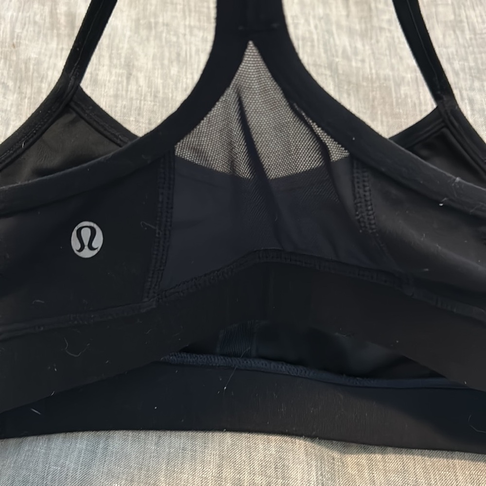 Lululemon Flow Y bra. Mesh detail - Picture 2 of 3
